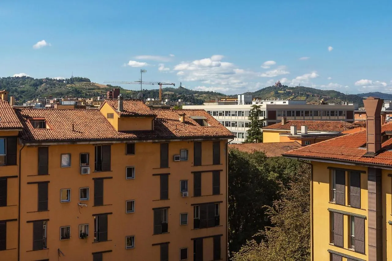New!Apt 2 Min Walk From Bologna Central Station Apartamento 0*,  Itália