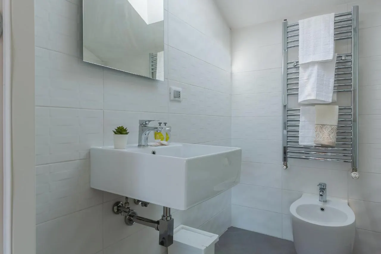 New!Apt 2 Min Walk From Bologna Central Station Apartamento Itália